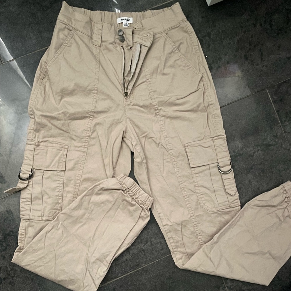Garage beige cargo pants size small